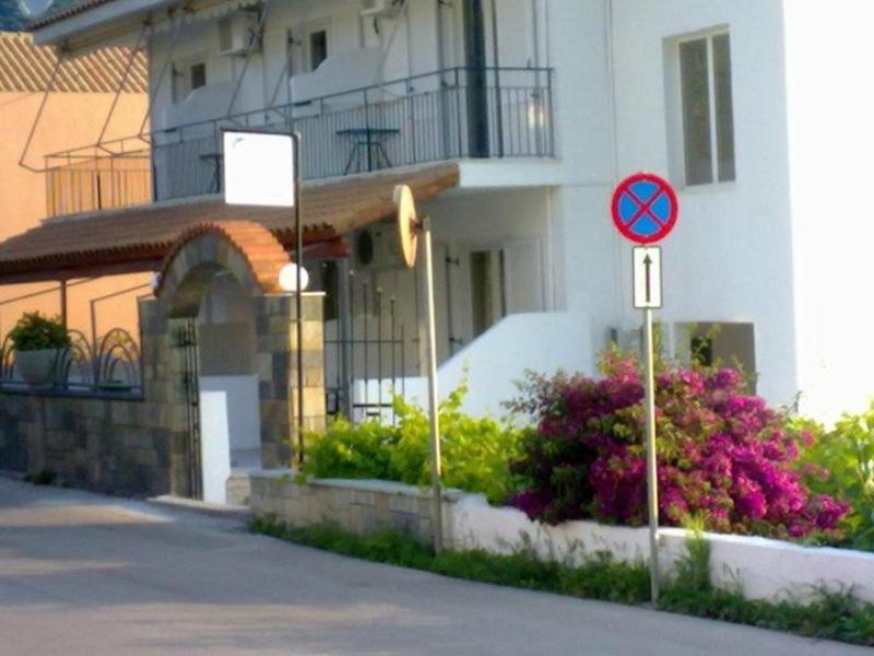 Ballas Apartments Agia Efimia Ngoại thất bức ảnh