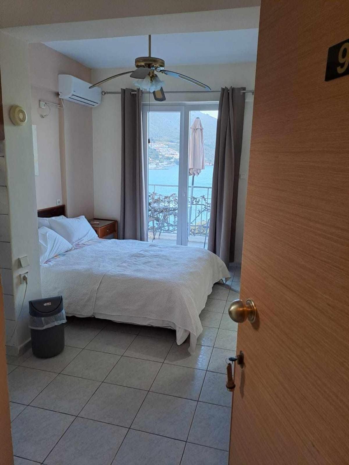Ballas Apartments Agia Efimia Ngoại thất bức ảnh