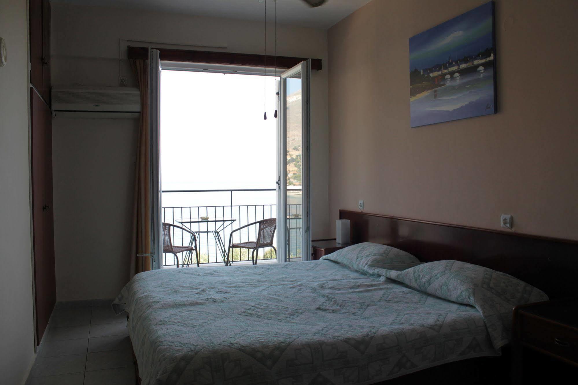 Ballas Apartments Agia Efimia Ngoại thất bức ảnh